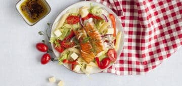 Savukirjolohisalaatti pasta