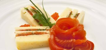 Kylmäsavulohta ja juustoa