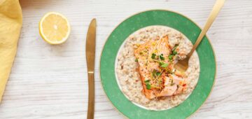 Kirjolohi sitruuna-ohrattopedillä