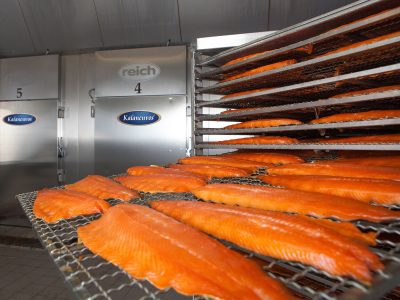 Kylmäsavulohifileet tuotannossa