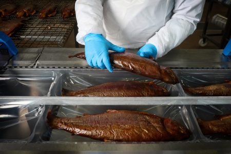 Kalaneuvos savukirjolohi pakkaamo RGB