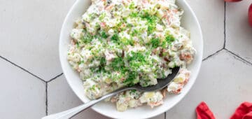 Kylmäsavulohiperunasalaatti