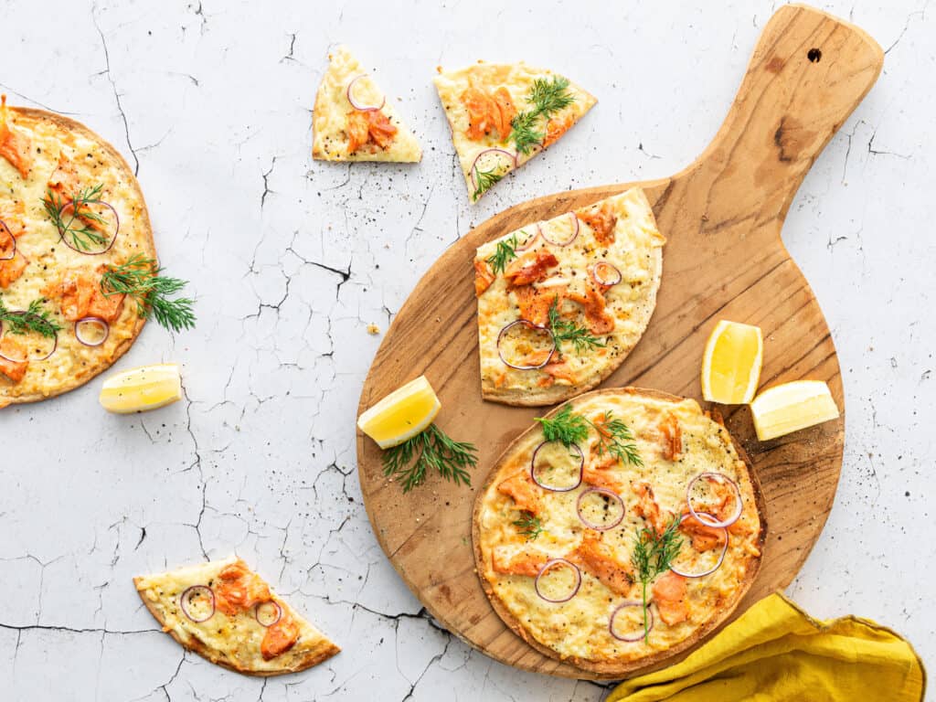 Tortillapizza lämminsavulohella