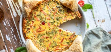 Kirjolohipekonipiirakka