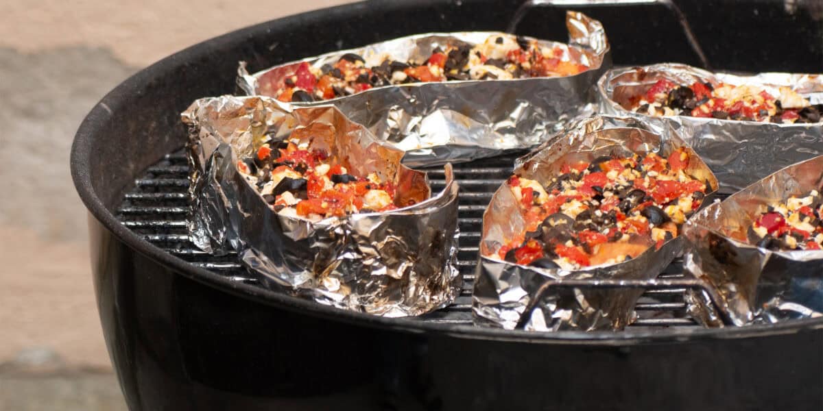 Kirjolohinyytit grillissä