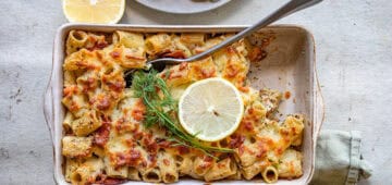 kirjolohipekoni-pastavuoka